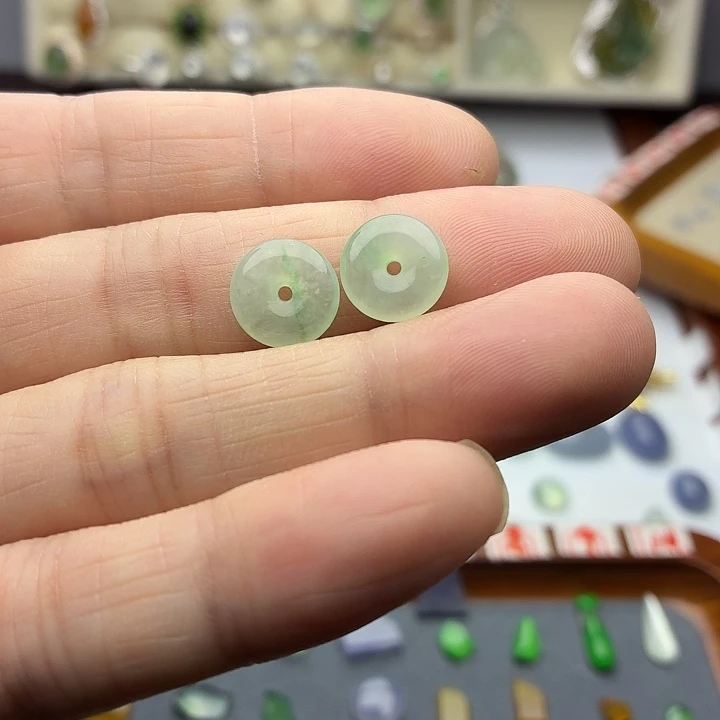 翡翠裸石裸石小扣一对