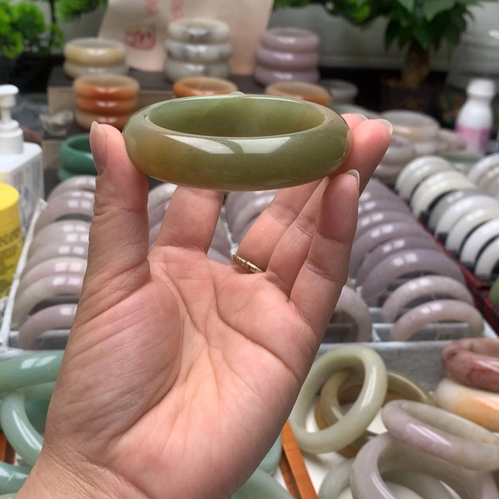 石英质玉未镶嵌手镯