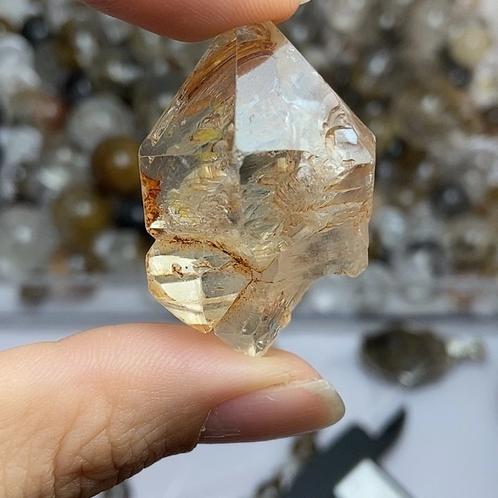 颈饰水晶未镶嵌红泥油胆