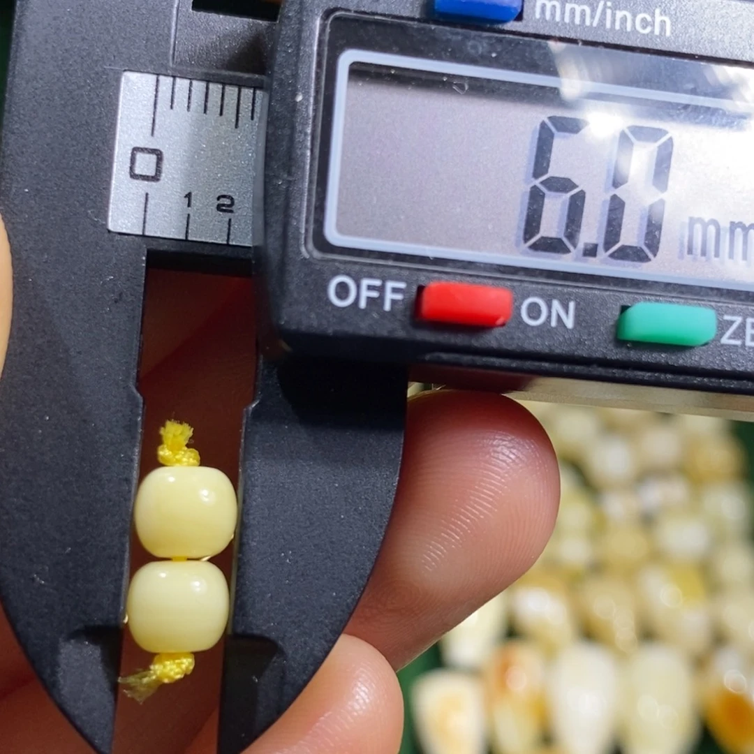 蜜蜡未镶嵌裸石配饰