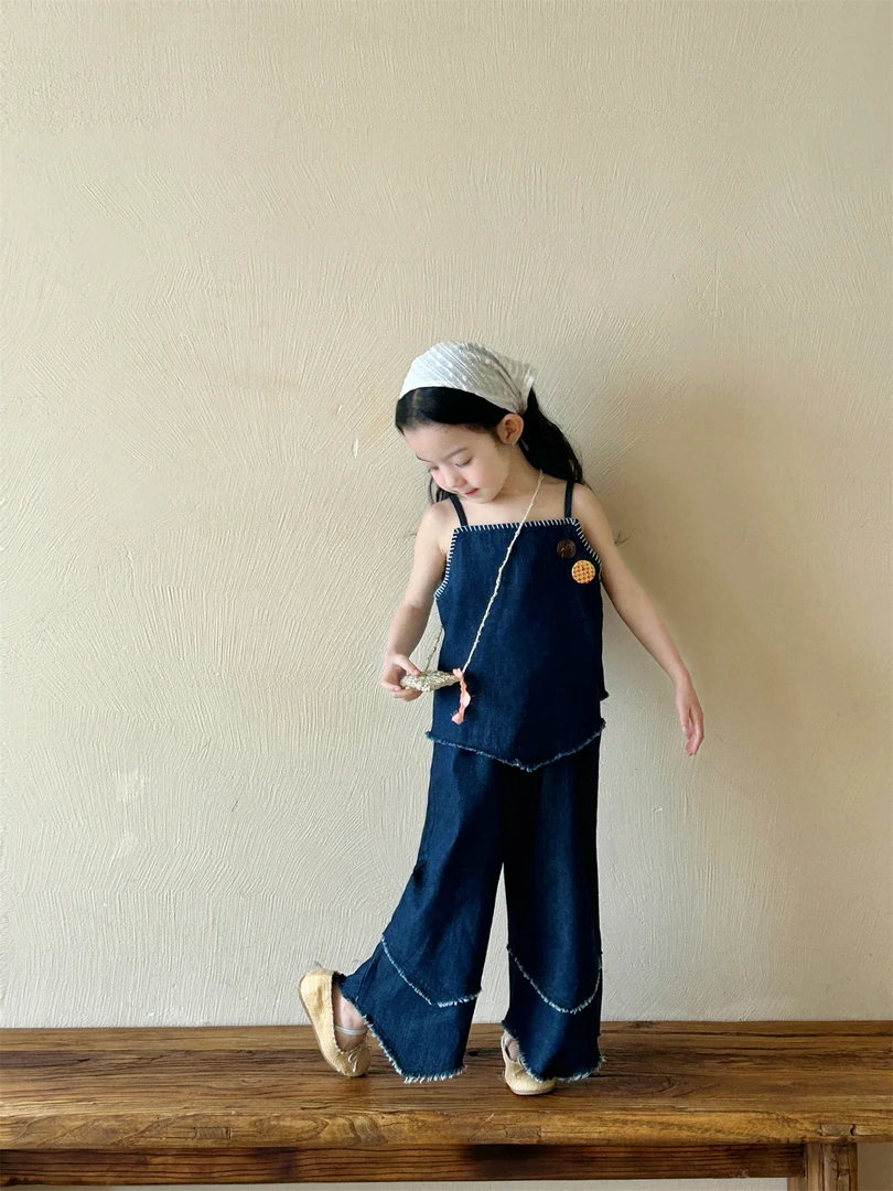 2025夏季新款女童时髦牛仔套装儿童牛仔吊带背心毛边喇叭裤两件套