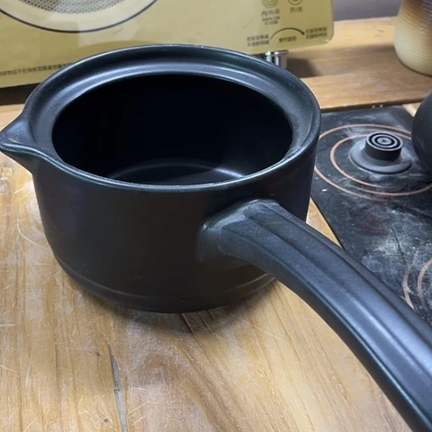 微瑕，明火，口径17，高9无盖变形1.5L