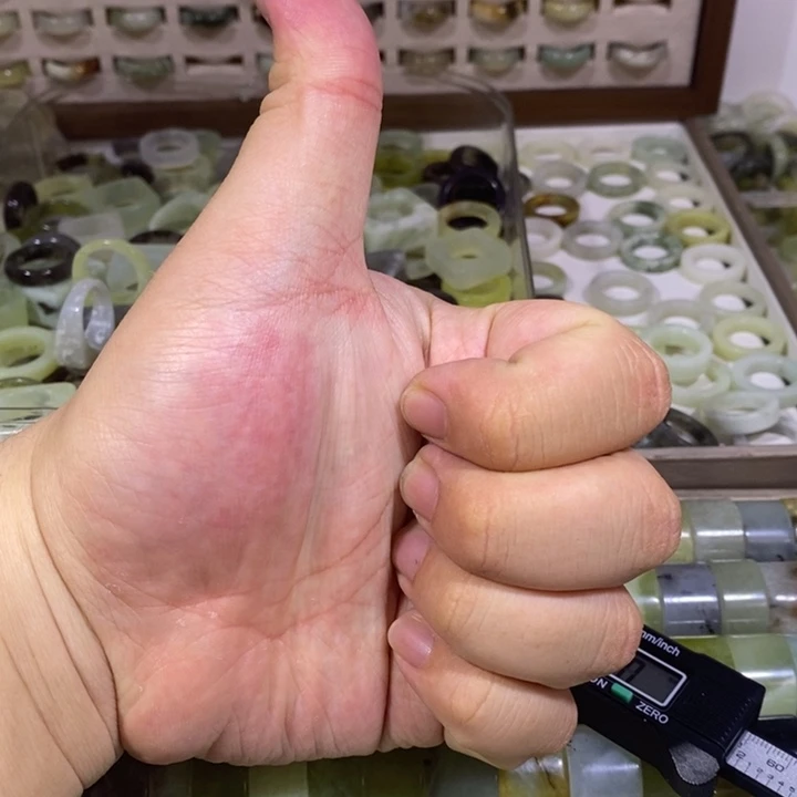 洛***璇蛇纹石玉未镶嵌戒指