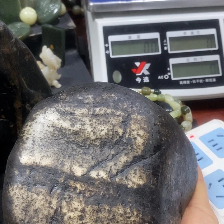 东***逝未镶嵌和田玉（糖玉）挂件