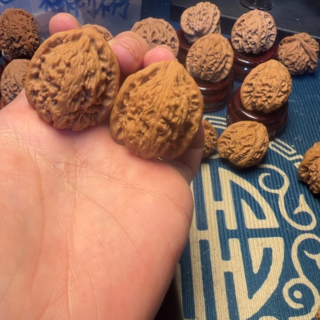 33尺小手捻南疆石