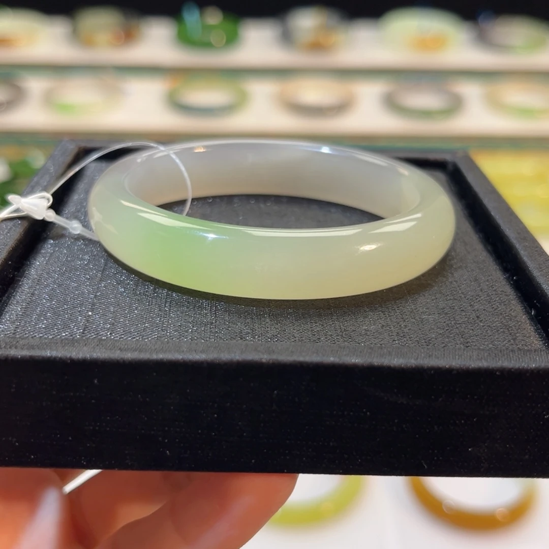 和田玉未镶嵌手镯冰翠三色