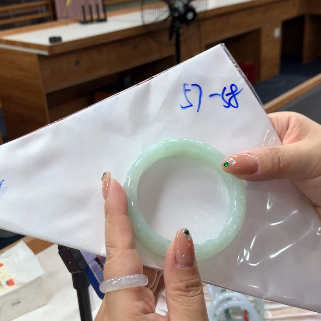 未镶嵌手镯翡翠48小时鉴赏