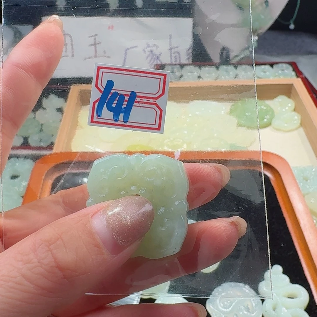 蛇纹石玉颈饰合金精美礼品