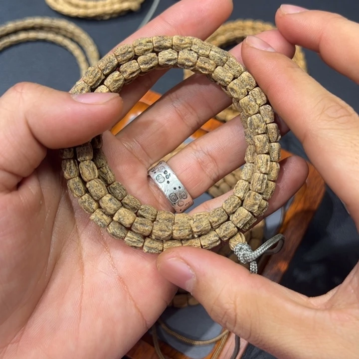 柏香籽/百香籽吊坠牛魔