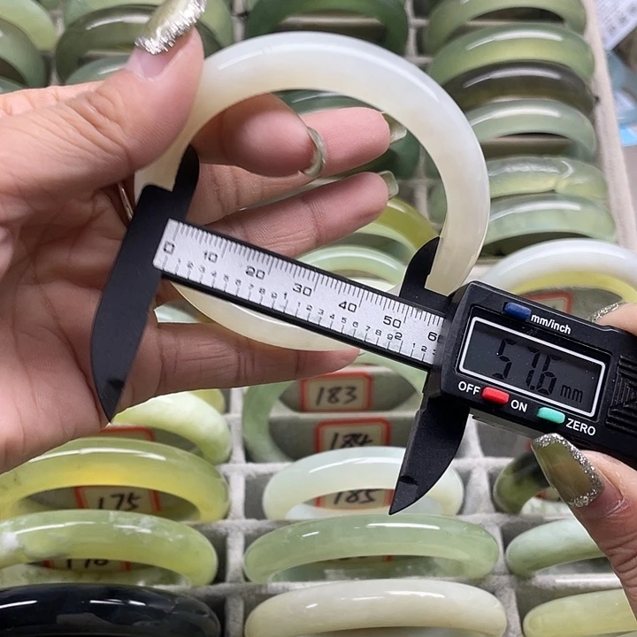 蛇纹石玉未镶嵌手镯194