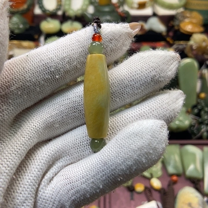 颈饰未镶嵌岫岩河磨玉（透闪石质玉）