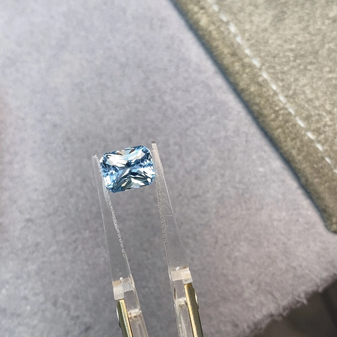 笔搁未镶嵌海蓝宝石2.46ct 圣玛利亚