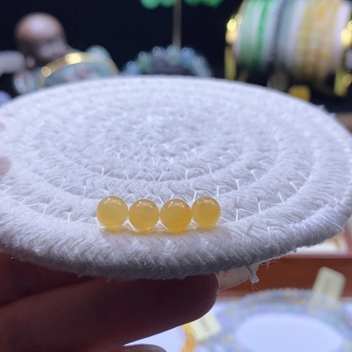 翡翠未镶嵌颈饰多样性发其一