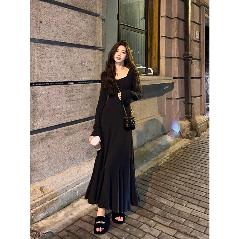 2025早秋黑色针织鱼尾连衣裙春秋温柔百搭显瘦修身U型领打底裙女