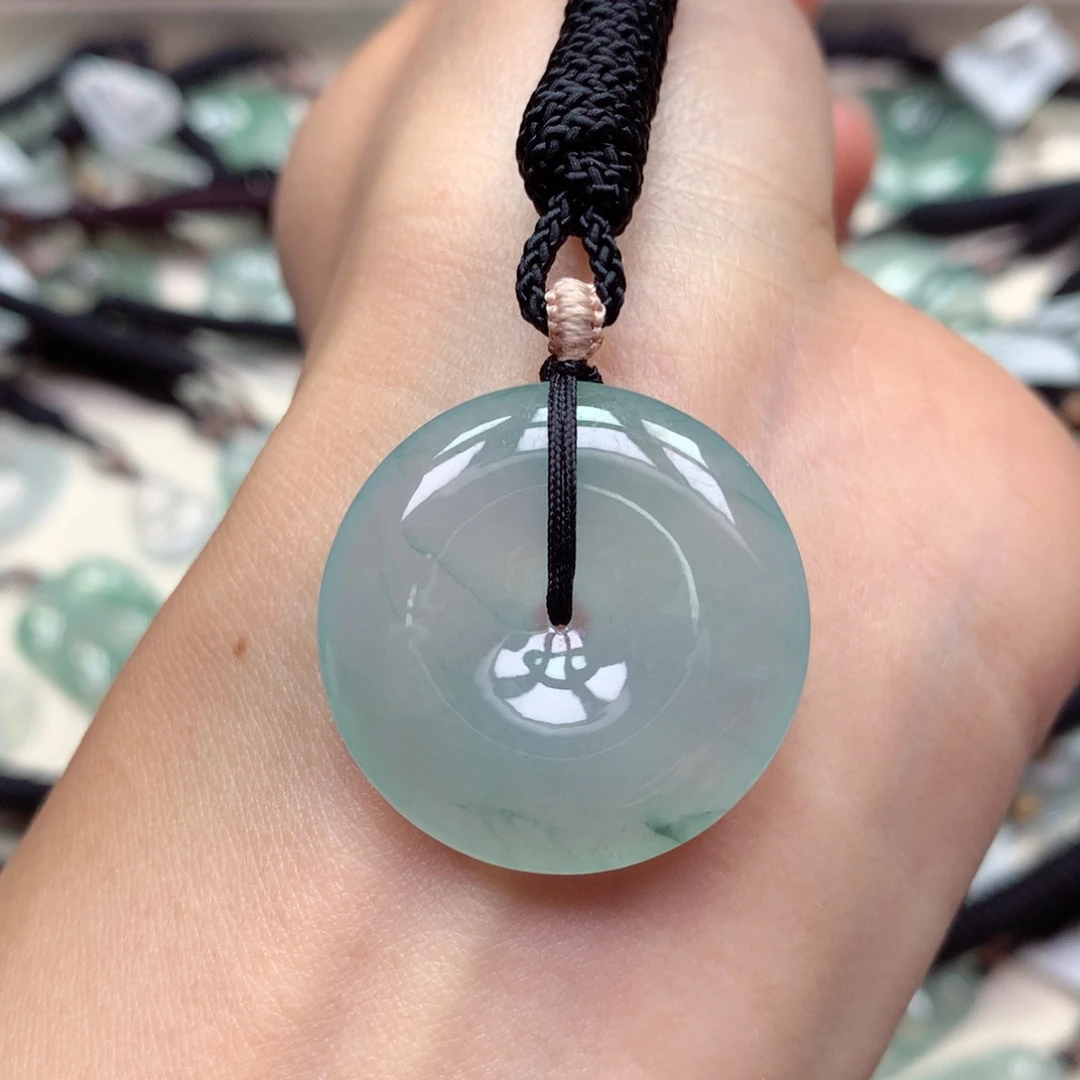 翡翠未镶嵌颈饰平安扣