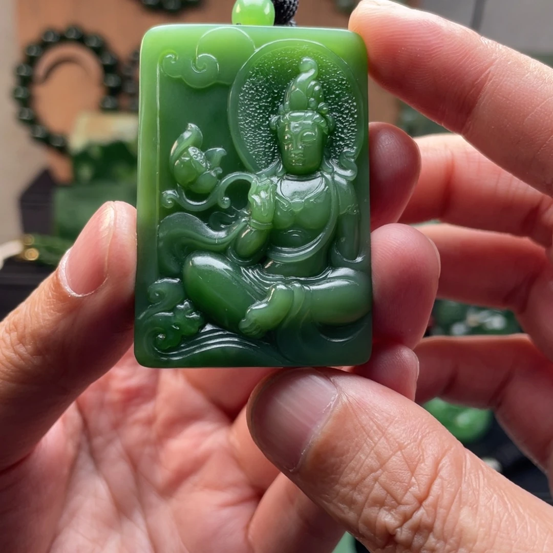 非***生和田玉（碧玉）未镶嵌颈饰