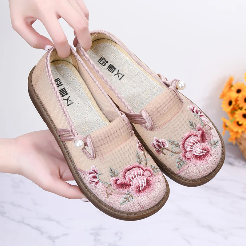 春夏季新款老北京布鞋女网纱软底舒适绣花鞋民族风耐磨透气妈妈鞋