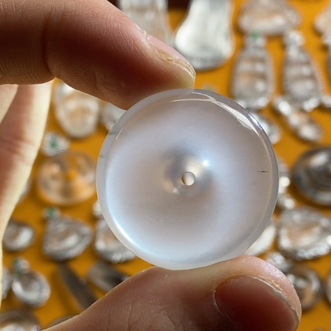 石英质玉颈饰未镶嵌?**鲤