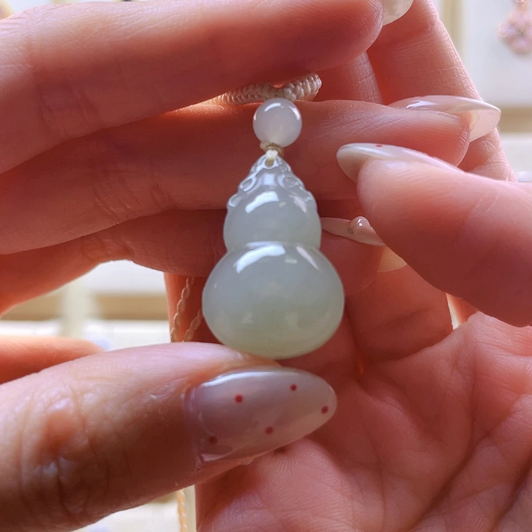 小***杨和田玉未镶嵌吊坠(赠链)