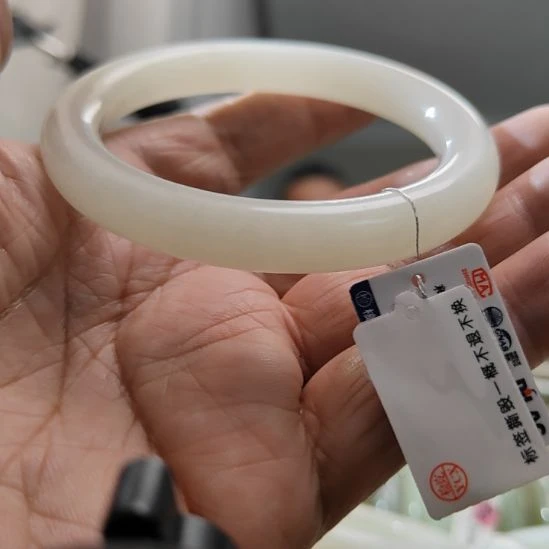 顺***贝和田玉未镶嵌手镯