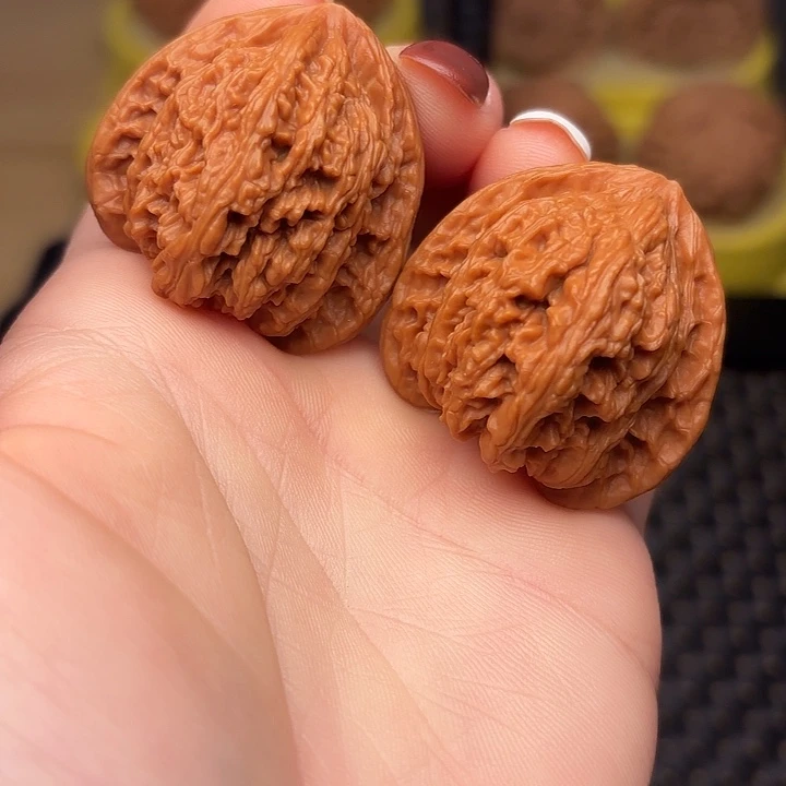 文玩核桃吊坠36红宝石狮子头