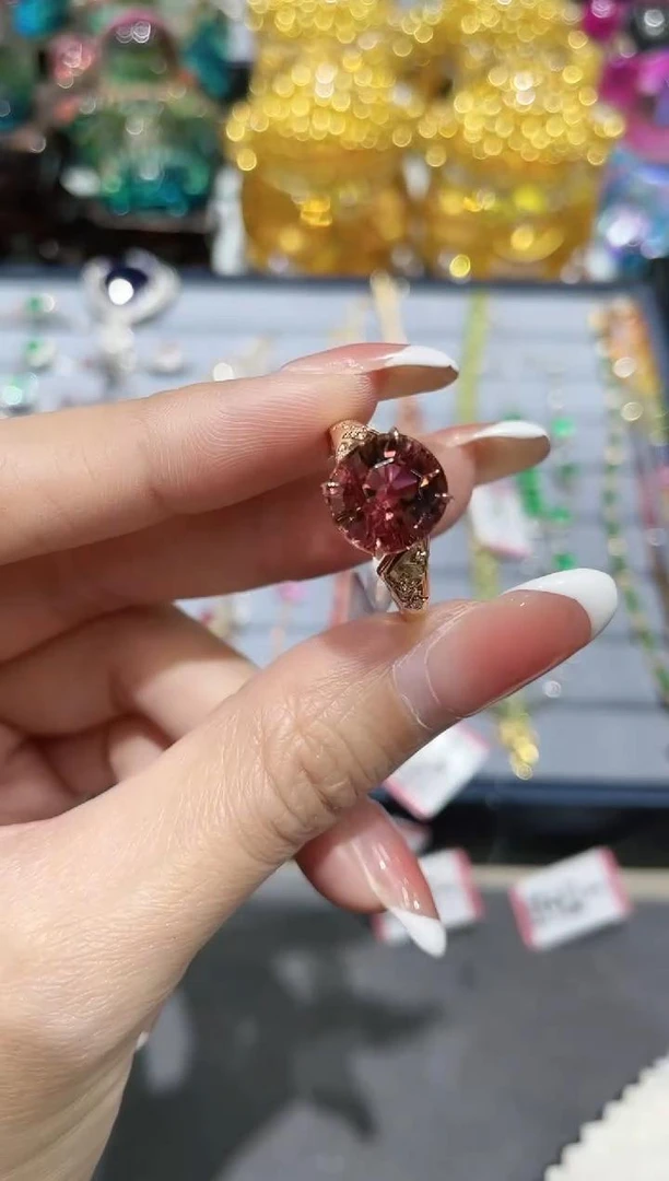 18K金镶嵌碧玺戒指