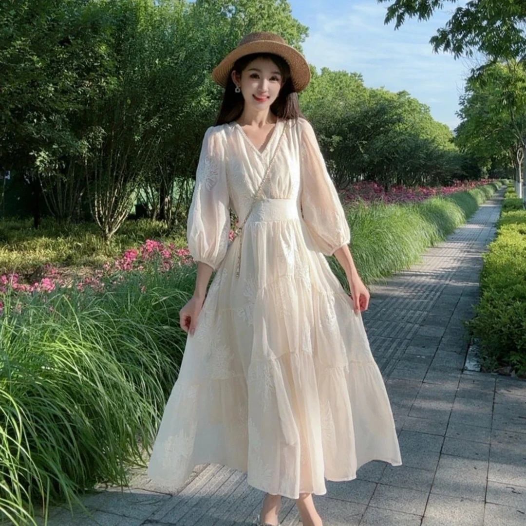 2025新款夏季法式复古刺绣宽松灯笼袖设计感连衣裙女时尚气质裙子