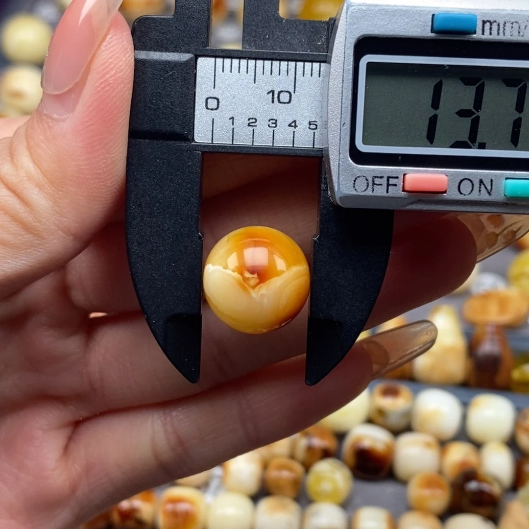 蜜蜡珠宝奇石未镶嵌