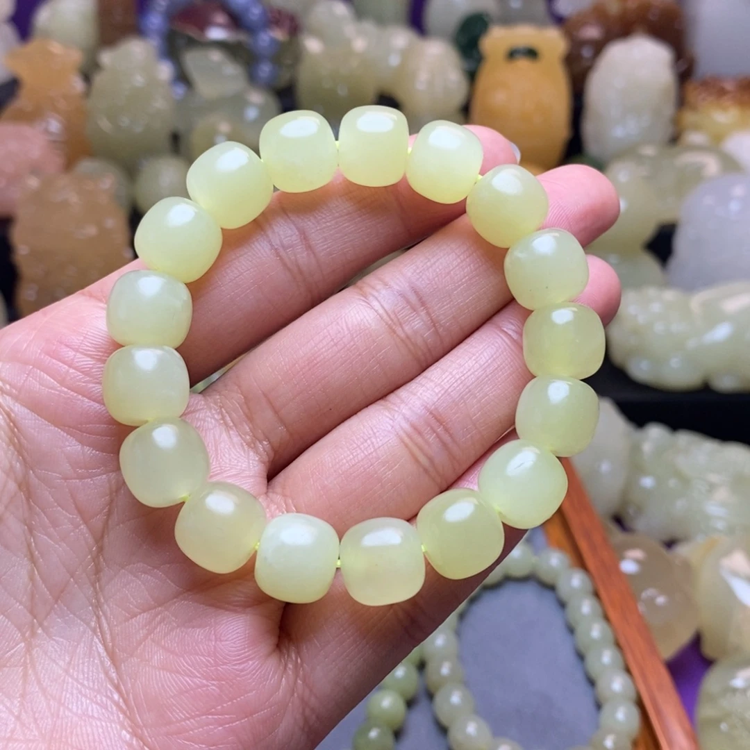 颜***颜玉天然桌面小摆件