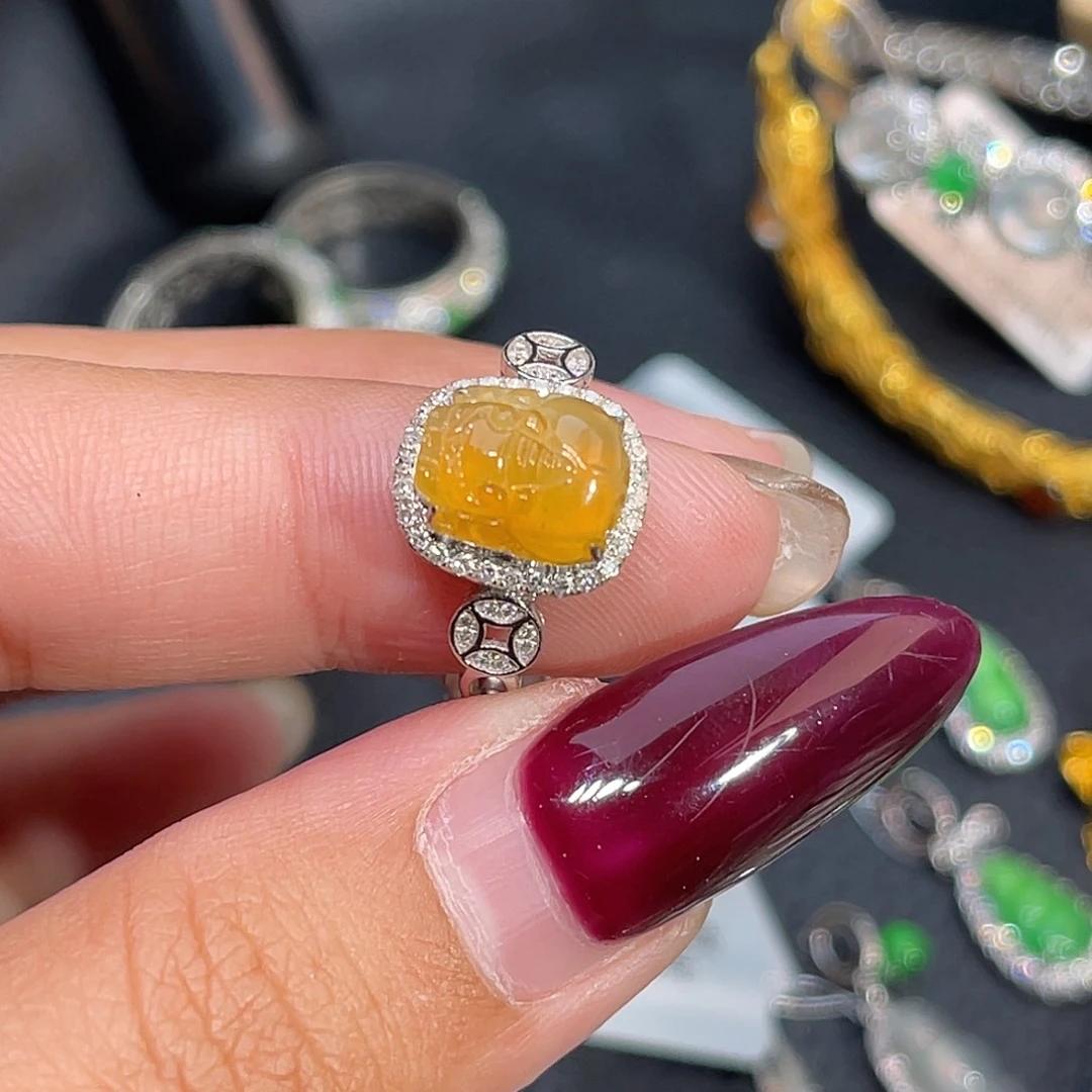 翡翠18K金镶嵌戒指貔貅