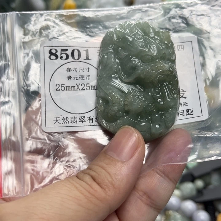 翡翠未镶嵌颈饰8501