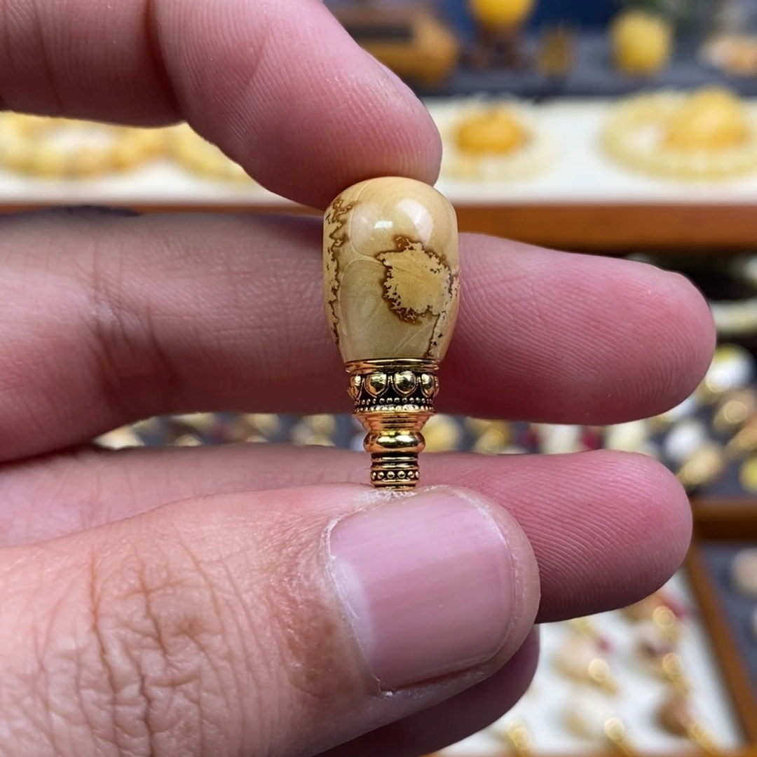 蜜蜡未镶嵌裸石配饰沁色三通尺寸11.1