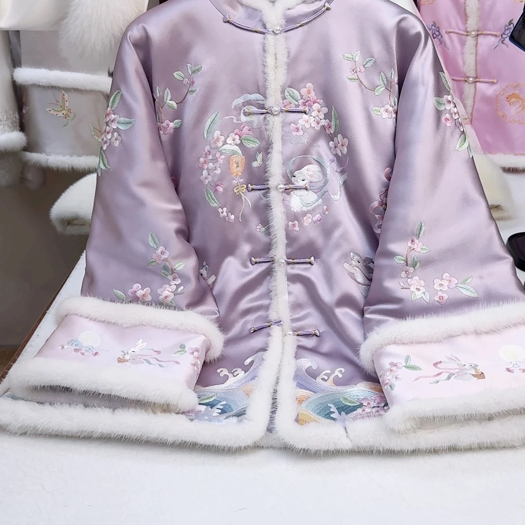 织绣真丝烟紫色兔子棉服