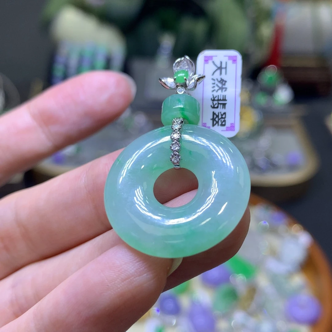 翡翠18K金镶嵌颈饰翡翠吊坠项链