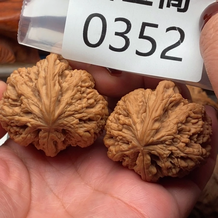 老***穆文玩核桃吊坠粗筋异形鹰