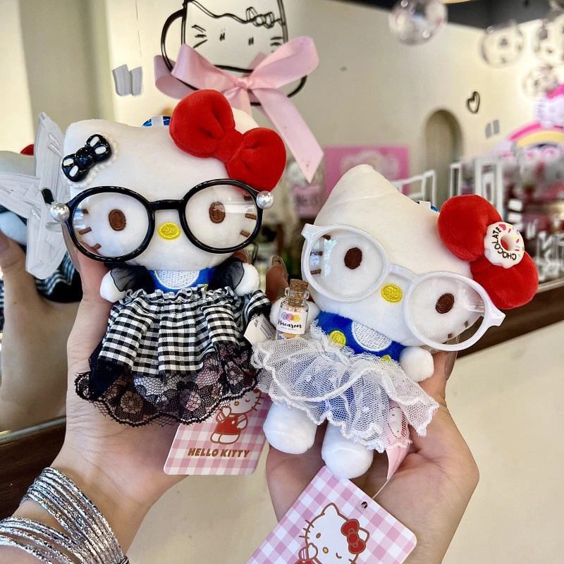 正版HelloKitty时尚草帽蓝裙子配饰钥匙扣粉色眼镜围巾装饰kt包挂