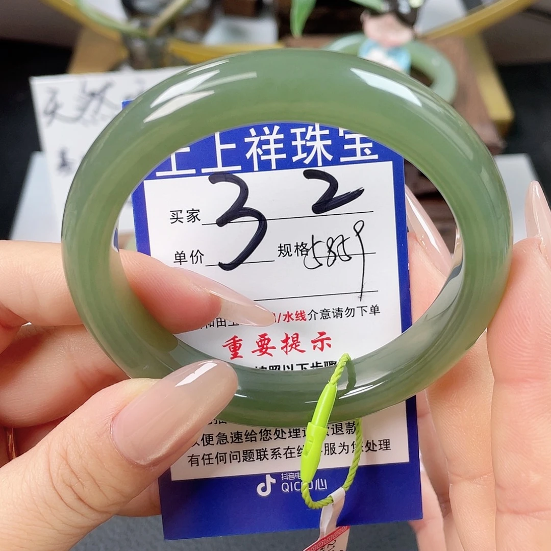 和田玉未镶嵌手镯