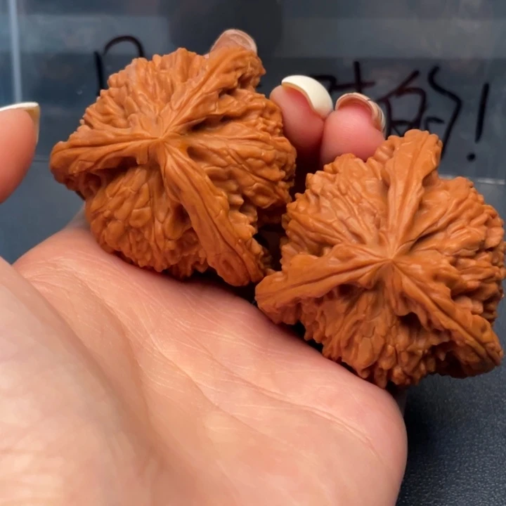 用***0文玩核桃吊坠白狮子