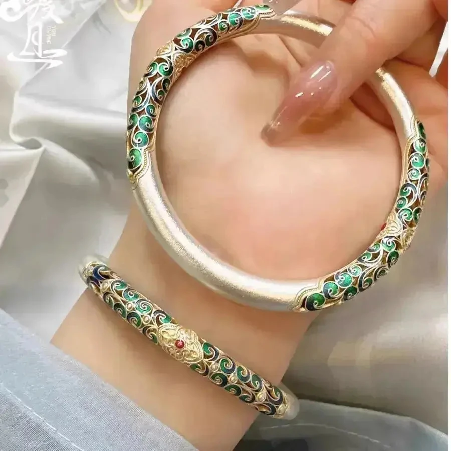 999.9银古法卷草纹闭口镯