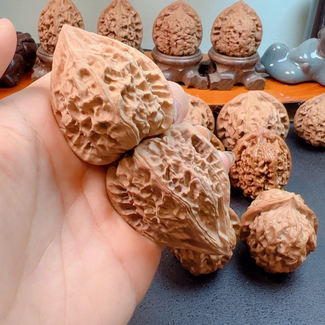 文玩核桃吊坠红缨枪手把件