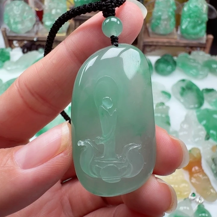 颈饰未镶嵌石英质玉