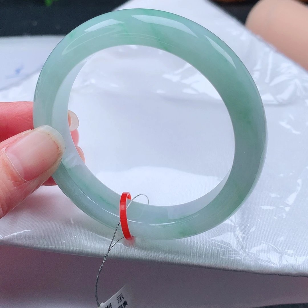 翡翠手镯未镶嵌53圈