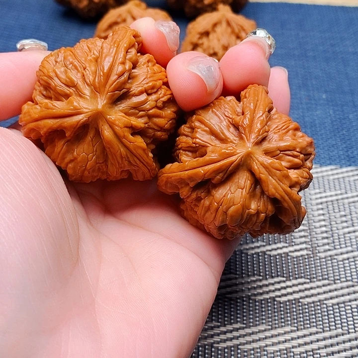 (***)文玩核桃吊坠三棱