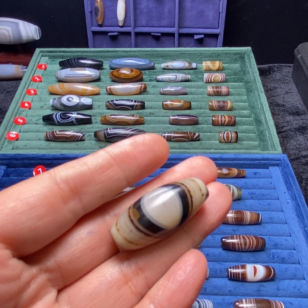 ****玛瑙/玉髓未镶嵌珠宝半成品