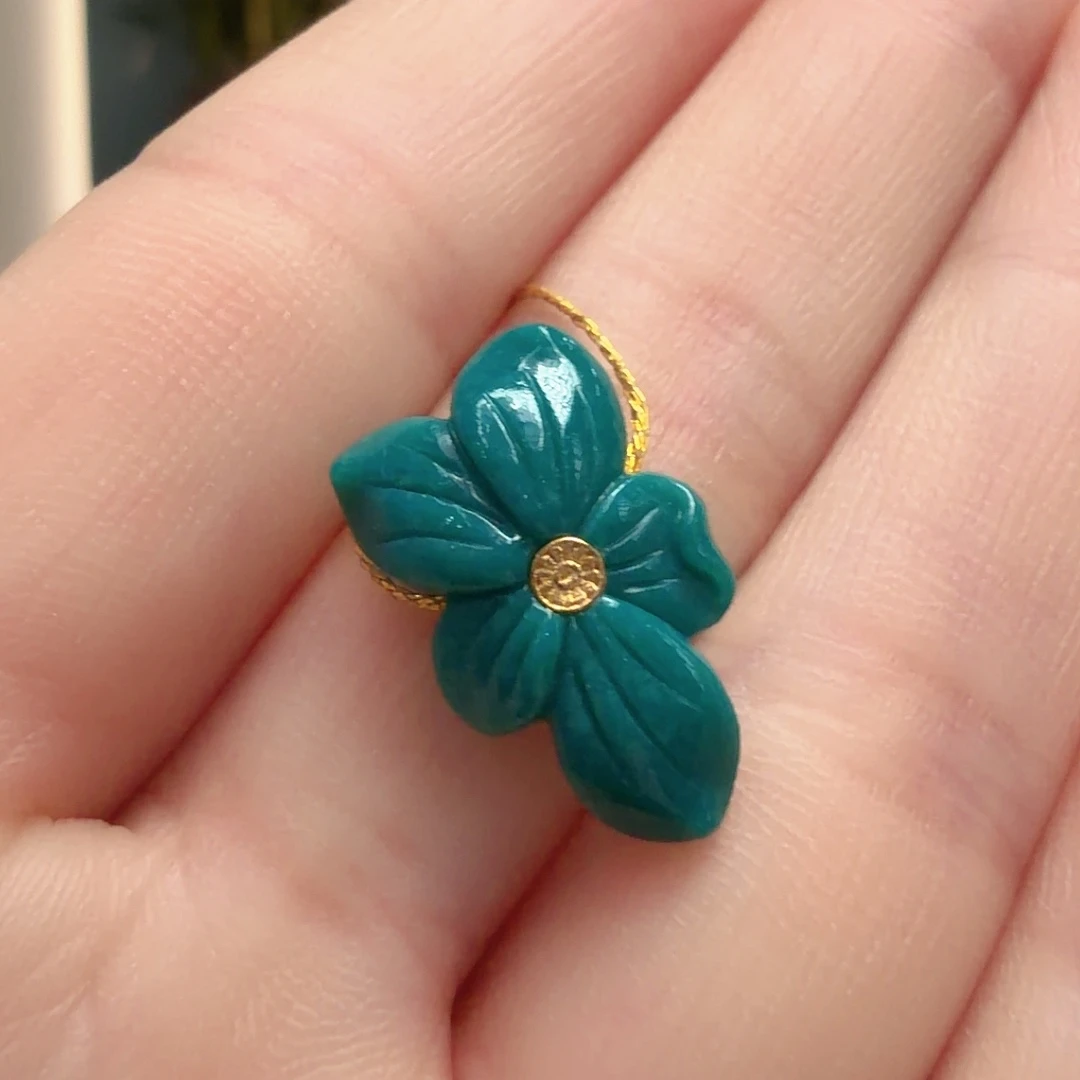 绿松石未镶嵌颈饰