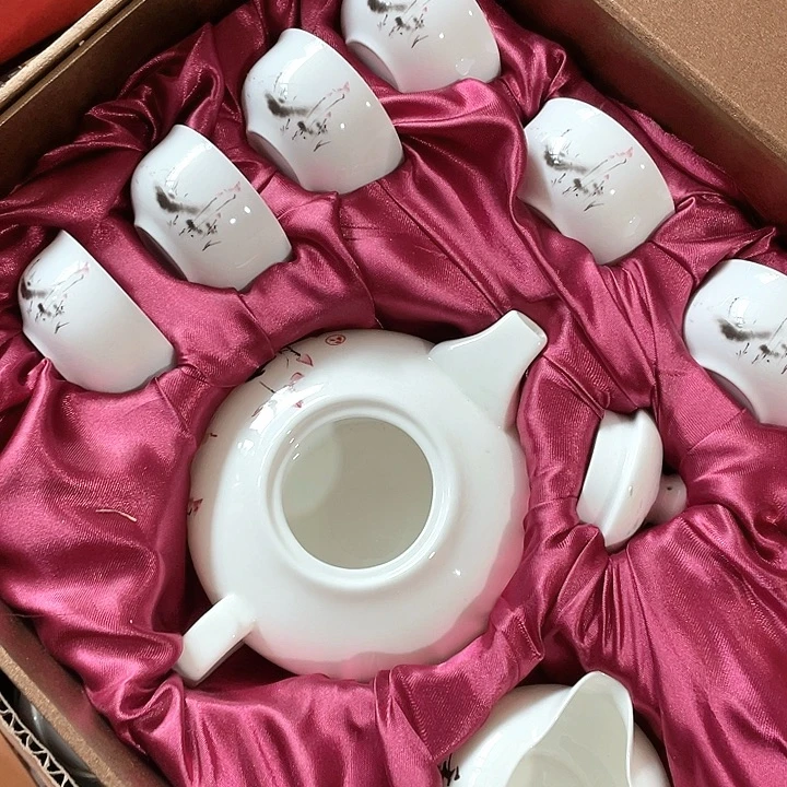 骨质瓷茶具。
