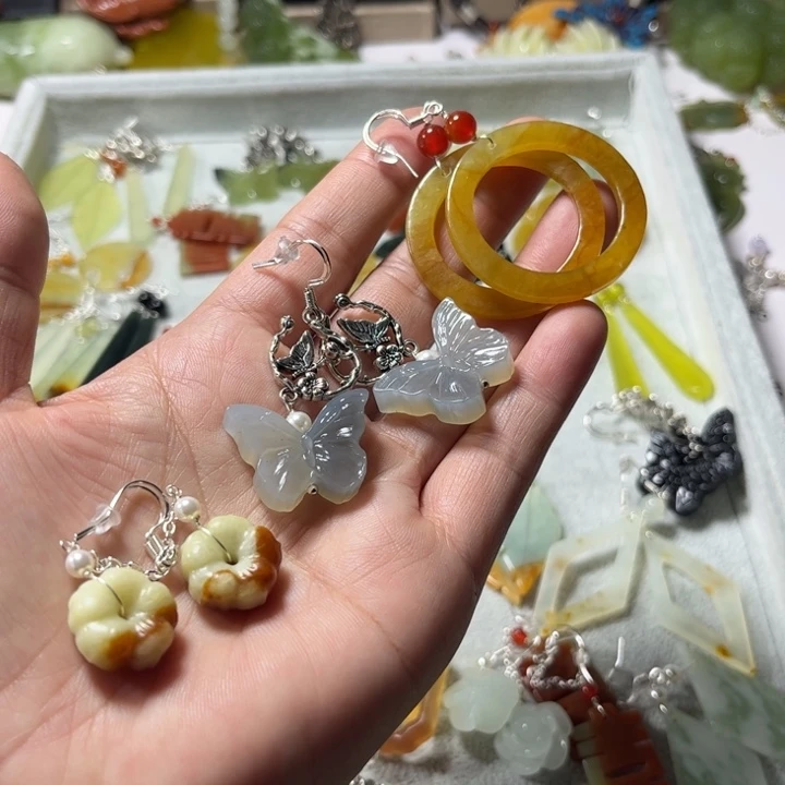 蛇纹石玉合金吊坠