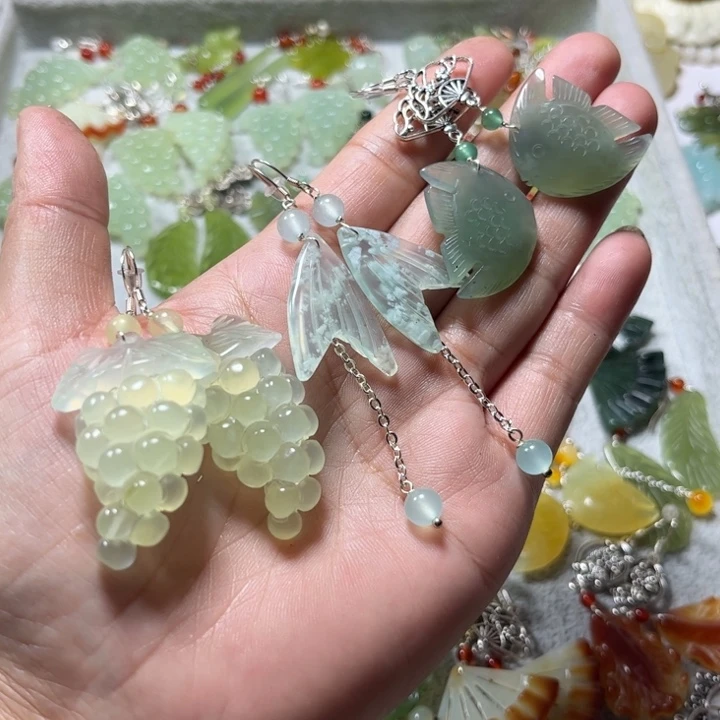 蛇纹石玉合金耳饰