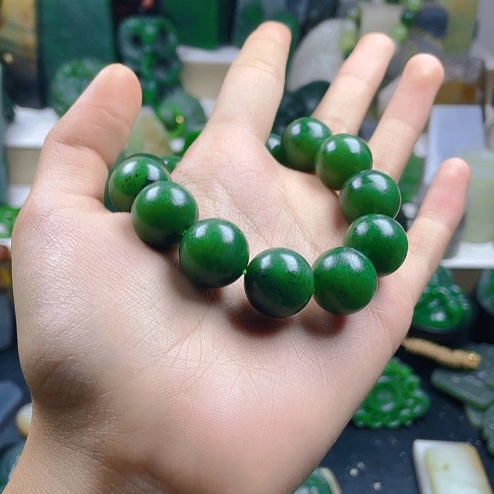 晴***里未镶嵌和田玉挂件