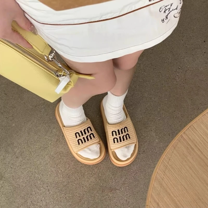 2025夏季新款厚底凉拖鞋女外穿时尚字母编织露趾拖鞋百搭一字拖潮